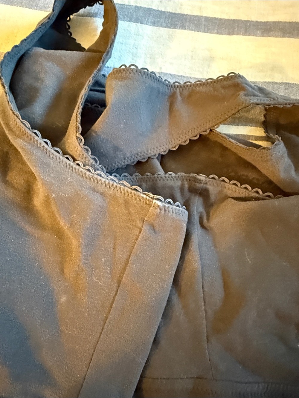 Bundle of 4 Torrid Bra Tanks - Picture 5 of 6